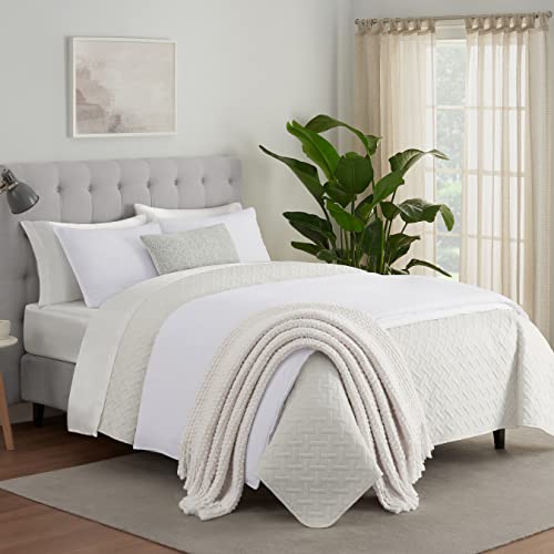 ComfortSure Soft 3-Piece Full/Queen Quilt Bedding Set, Includes Bedspread/Coverlet and Pillow Shams, Bedding for All Seasons, Machine Washable, Ivory - view 2