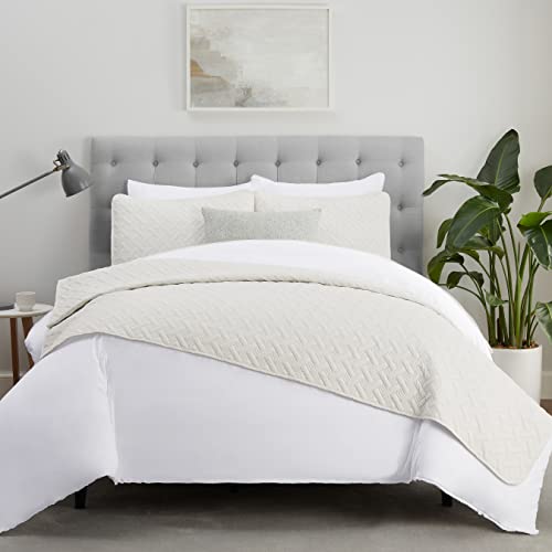 ComfortSure Soft 3-Piece Full/Queen Quilt Bedding Set, Includes Bedspread/Coverlet and Pillow Shams, Bedding for All Seasons, Machine Washable, Ivory - view 4